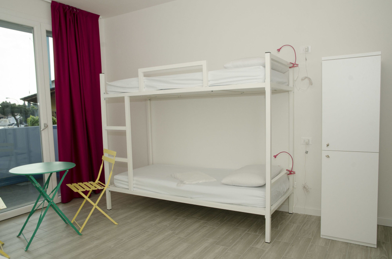 Bedroom 4, Meet Gardalake Hostel, Verona