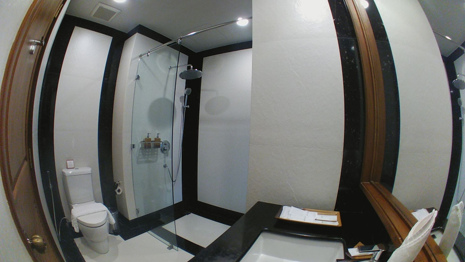Bathroom, Hotel Dawei, Dawei