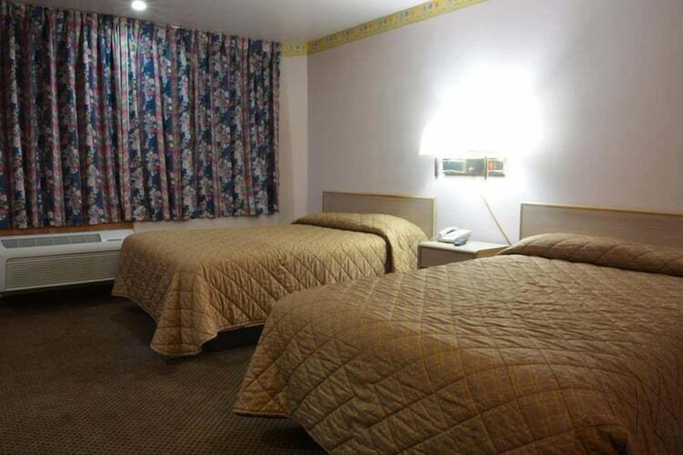 Bedroom 5, The Flamingo Motel, Santa Clara