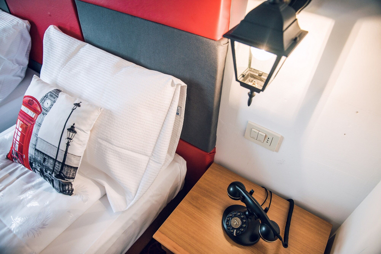 Bedroom 3, Hotel Everest Arco, Trento
