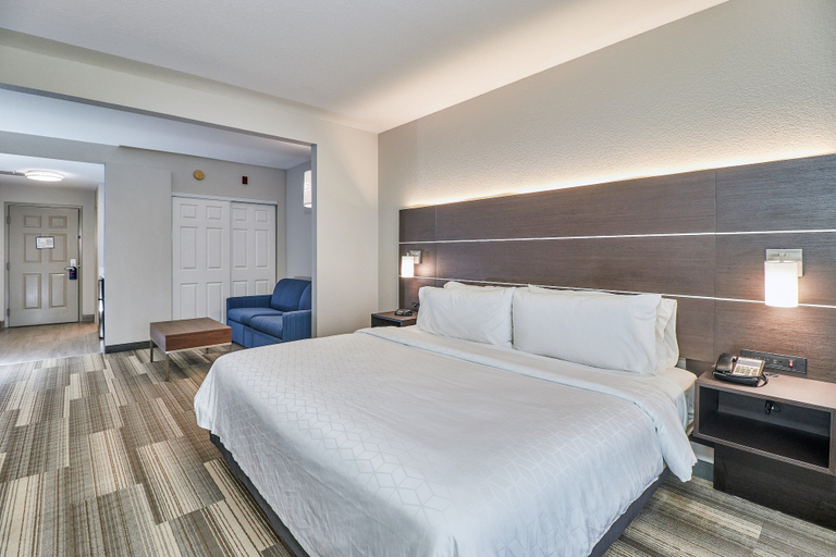 Bedroom 3, Holiday Inn Express & Suites CLEARWATER/US 19 N by IHG, Pinellas