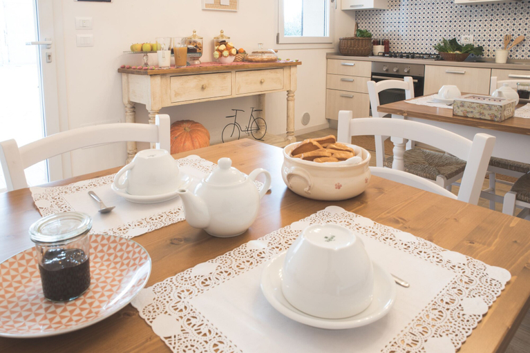 Food & Drinks 5, La Viola e il Sole, Fermo