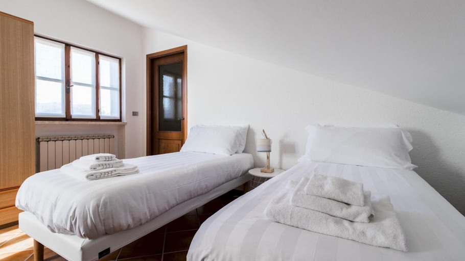 Bedroom 2, Il Borgo Apartments B5 - Sv-d600-bove3i1b, Savona