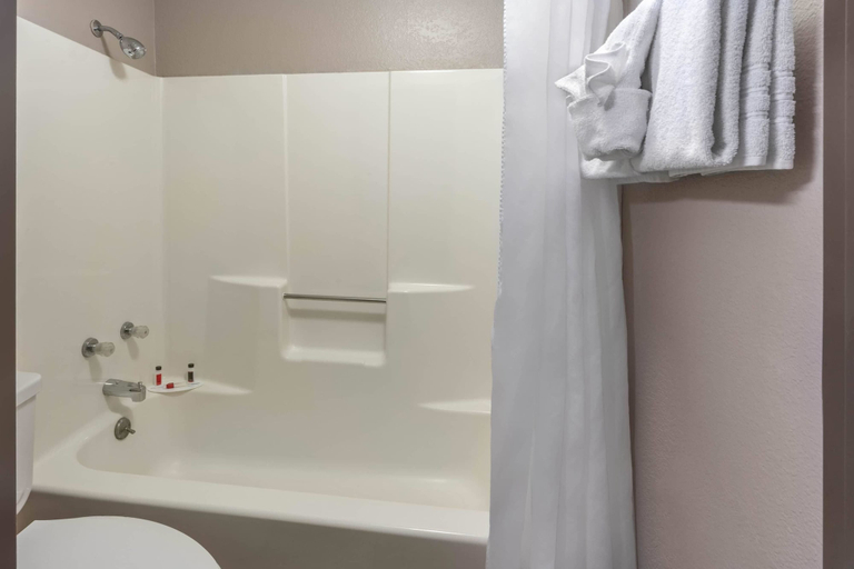 Bathroom 4, Super 8 by Wyndham Cortez/Mesa Verde Area, Montezuma