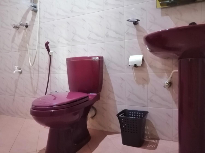 Bathroom 3, Viveka Inn Guest, Thissamaharama