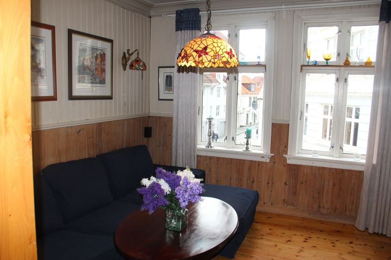 Others 5, Center Villa, Bergen