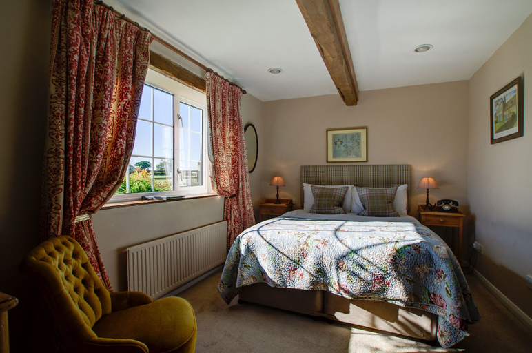 Bedroom 2, The Moonraker Hotel, Wiltshire