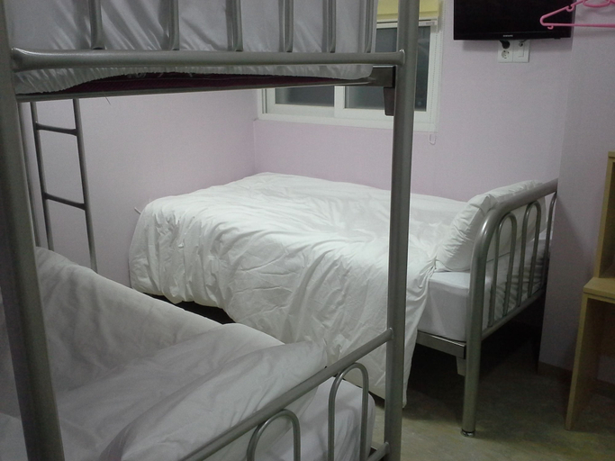 Bedroom 4, Rainbow Hotel Myeongdong, Jung
