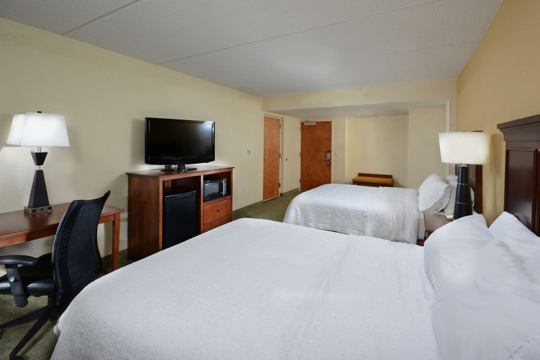 Bedroom 3, Hampton Inn Raleigh-Durham Airport, Wake