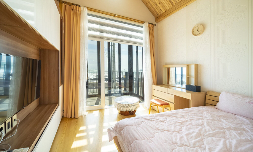Bedroom 3, Revoir, Pohang