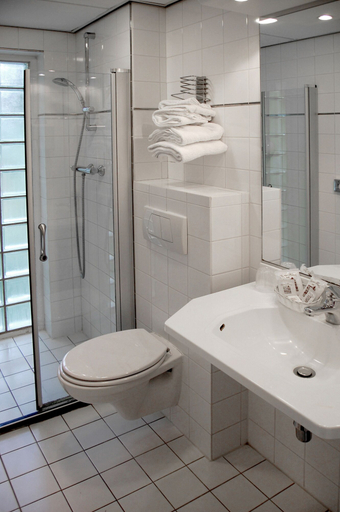 Bathroom 5, Huxley House Hotel, Amsterdam