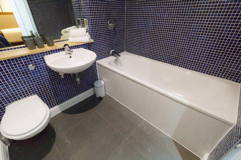 Bathroom 4, Belhaven Apartment, Glasgow