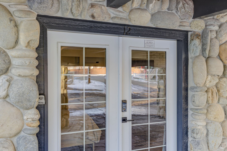 Exterior & Views 7