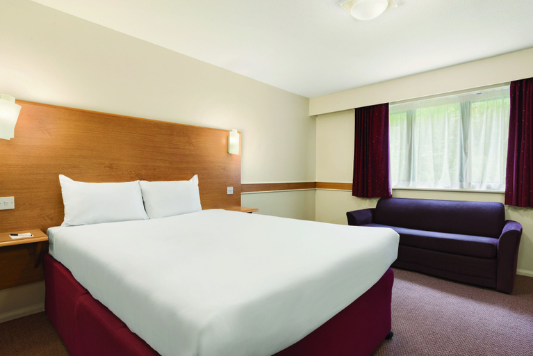 Bedroom 3, Days Inn by Wyndham Warwick South M40, Warwickshire
