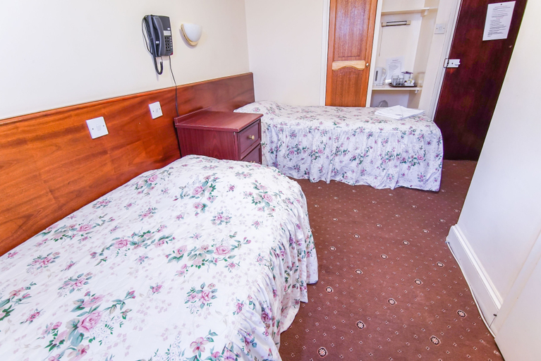 Bedroom 2, Mandalay Picton House Hotel, London