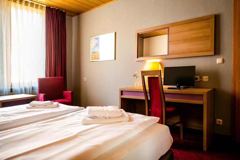 Bedroom 2, Hotel Fränkischer Hof, Kitzingen