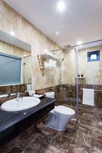 Bathroom 5, Trang An Flower Hotel, Ninh Bình