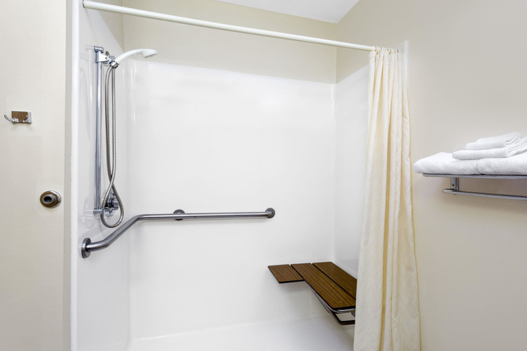 Bathroom 5, Super 8 by Wyndham Athens, Athens