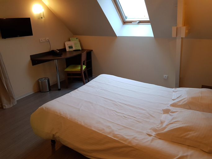 Bedroom 2, Auberge de la Baie, Manche