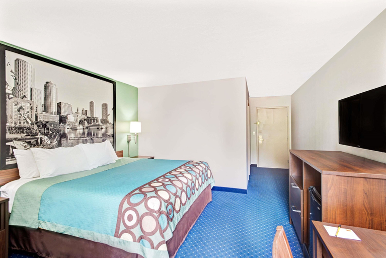 Bedroom 3, Super 8 by Wyndham Brockton, Plymouth