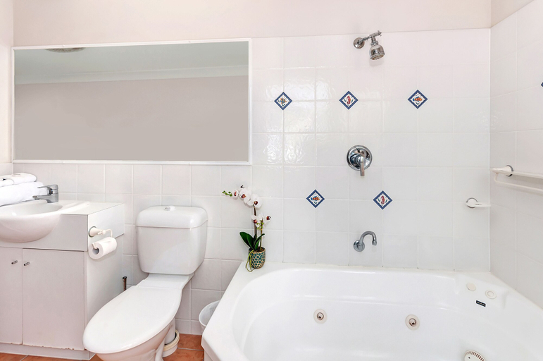 Bathroom 4, The Villas Palm Cove, Cairns