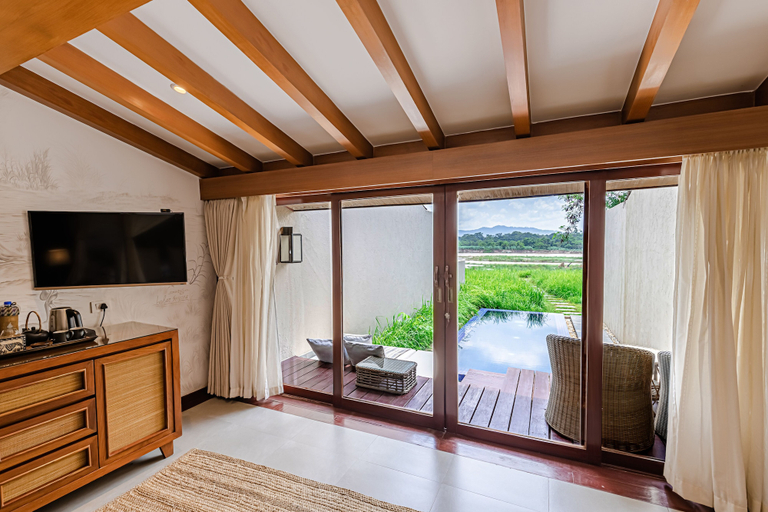 Private pool, Meghauli Serai, A Taj Safari Lodge, Narayani