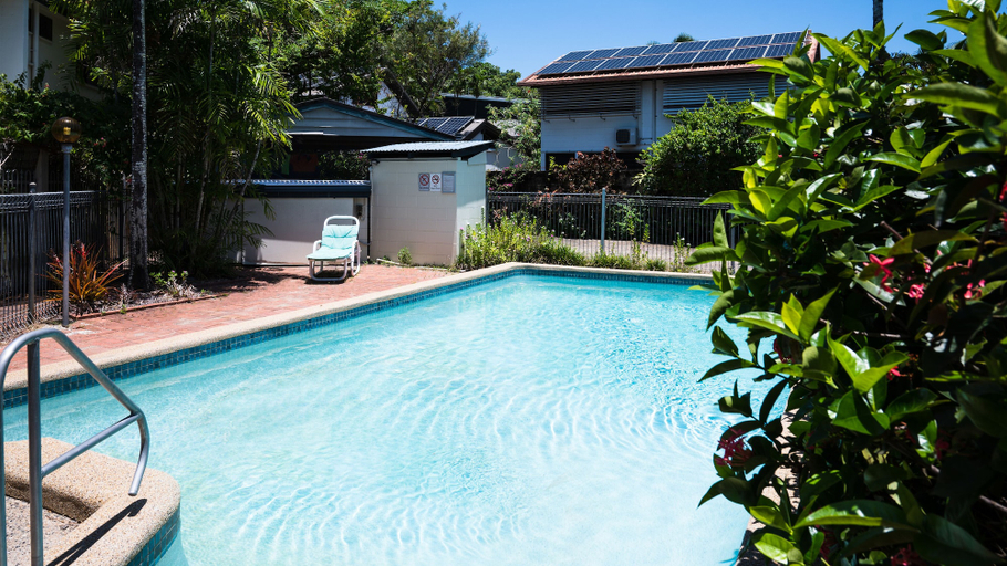 Sport & Beauty, Entertainer on Martyn, Cairns