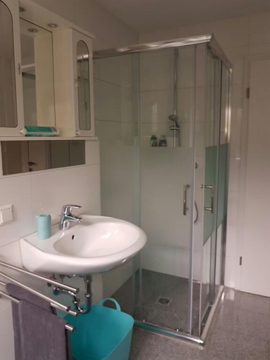 Bathroom 3, Ferienwohnung Sinsheim, Rhein-Neckar-Kreis