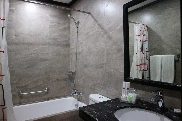 Bathroom 4, Paragon Hotel and Suites, Baguio City