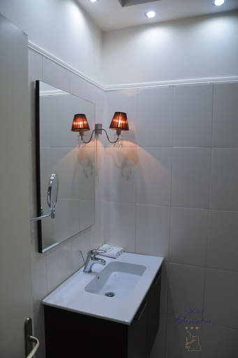Bathroom 4, Glarentza, West Greece