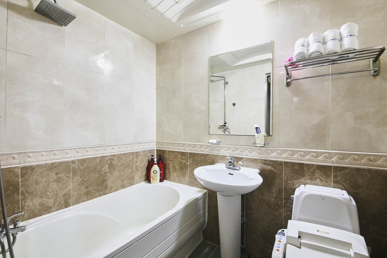 Bathroom 3, K2 Motel, Gangseo