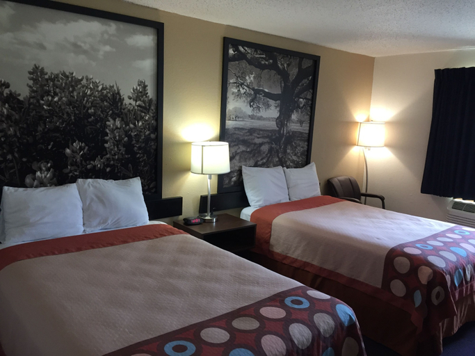Bedroom 4, Super 8 by Wyndham College Station, Brazos
