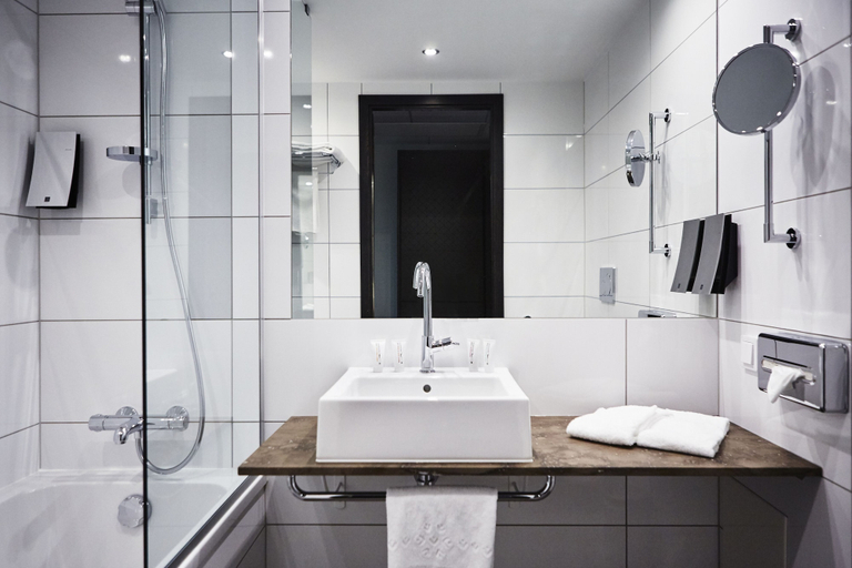 Bathroom 4, Quality Hotel View, Malmö