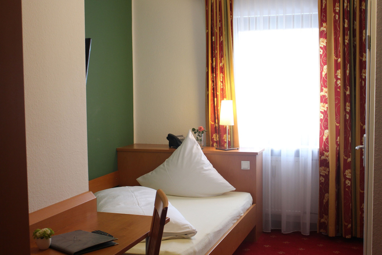 Bedroom 2, Hotel Häußler, Pfaffenhofen an der Ilm