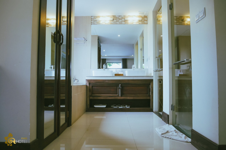 Bathroom 4, Hotel Five.S, Kampot