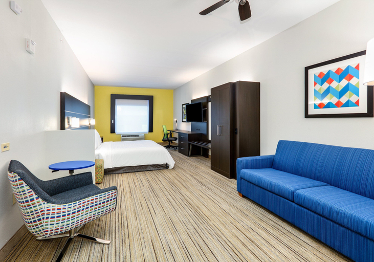 Bedroom 4, Holiday Inn Express & Suites CLEBURNE by IHG, Johnson