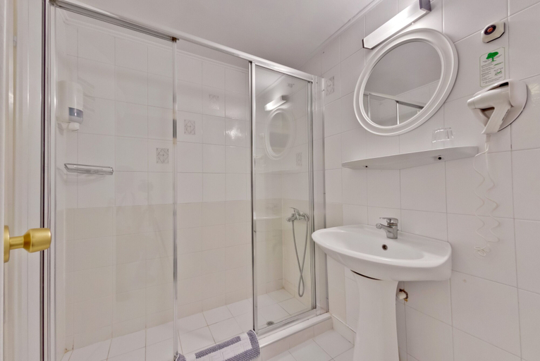 Bathroom 5, Mendi Hotel, Central Macedonia
