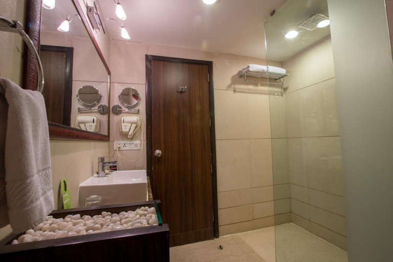 Bathroom 5, Regenta Central Harimangla, Bharuch
