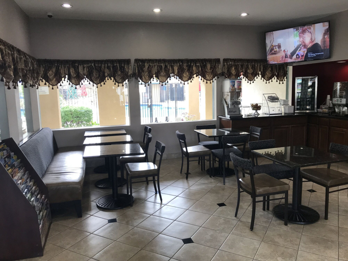 Food & Drinks 5, Super 8 by Wyndham Salinas, Monterey