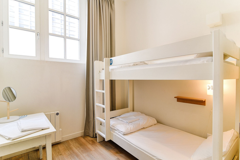Bedroom 5, Slo Lyon Saxe, Rhône
