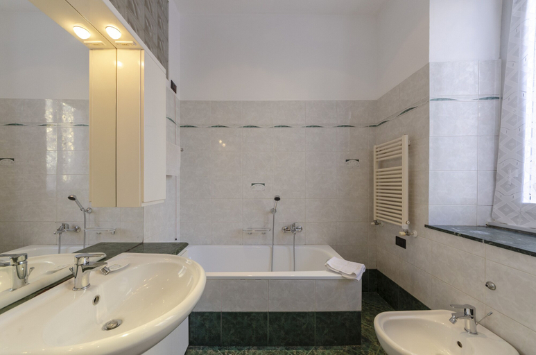 Bathroom 4, JOIVY Monte Suello, Genova