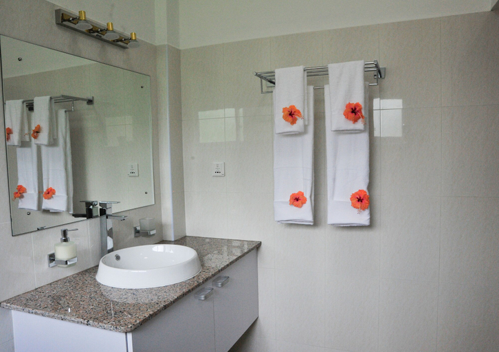 Bathroom 4, Tropical Hideaway