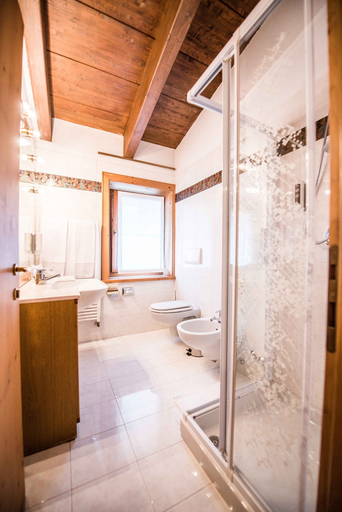 Bathroom 4, Hotel Angelica, Sondrio