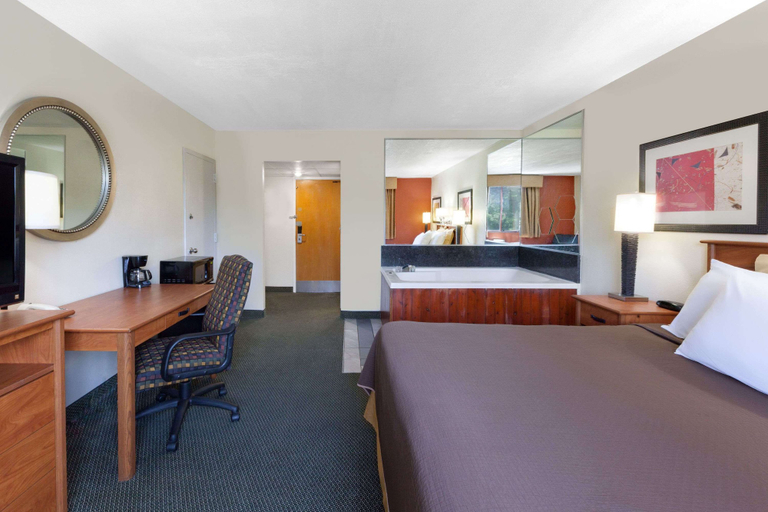 Bedroom 5, Travelodge by Wyndham Jackson, Jackson