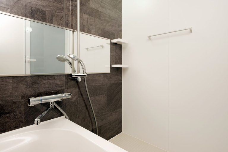 Bathroom 5, The Premium Hotel in Rinku, Tajiri