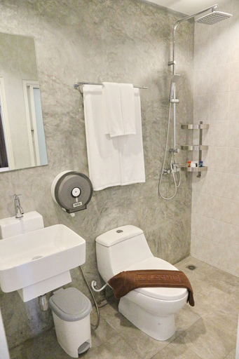 Bathroom 3, Kata Bai D Inn, Pulau Phuket