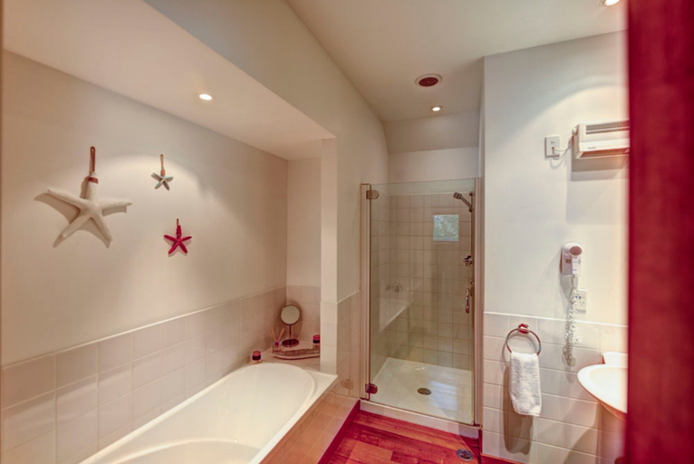 Bathroom 4, Hidden Lodge Queenstown, Queenstown-Lakes
