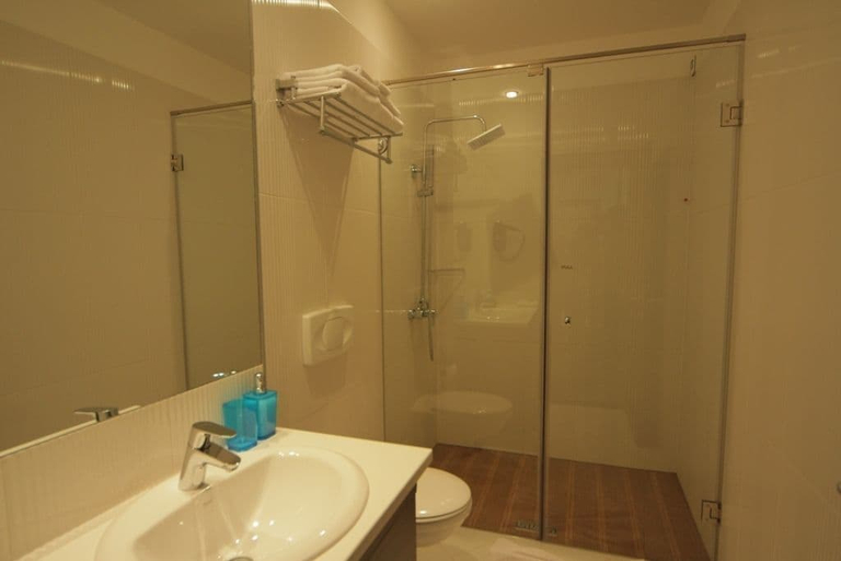 Bathroom 3, Nartel Hotel, Priština