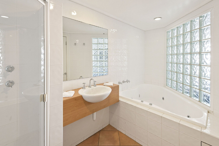 Bathroom 4, North Pier Hotel, Bass Coast - Phillip Is.