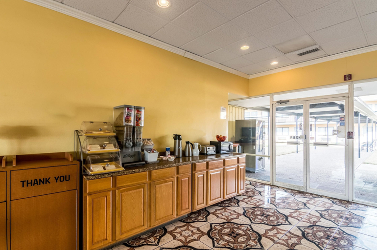 Food & Drinks 5, Rodeway Inn Arlington Entertainment District Area, Arlington